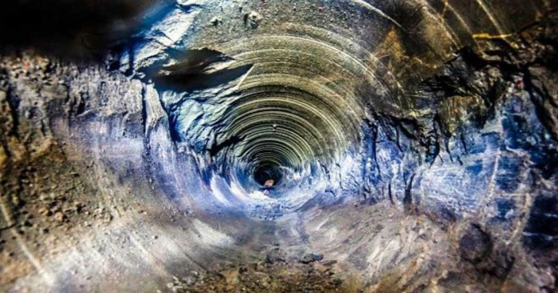 Επιστήμονες έσκαψαν αυτήν την τεράστια τρύπα 12 χλμ. «στο κέντρο της γης»! Αυτό που βρήκαν θα σας αφήσει άφωνους! (Εικόνα & Βίντεο)